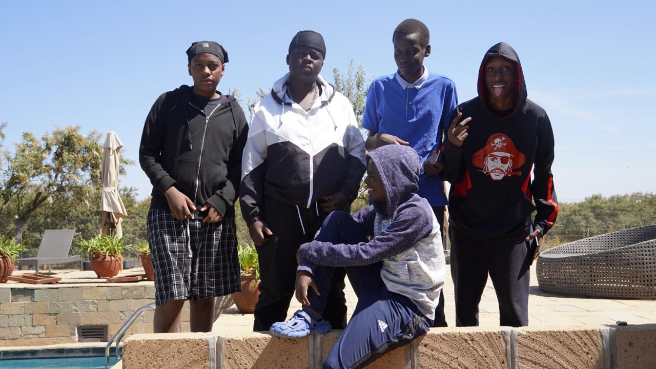 Group of GIANTS teenagers together